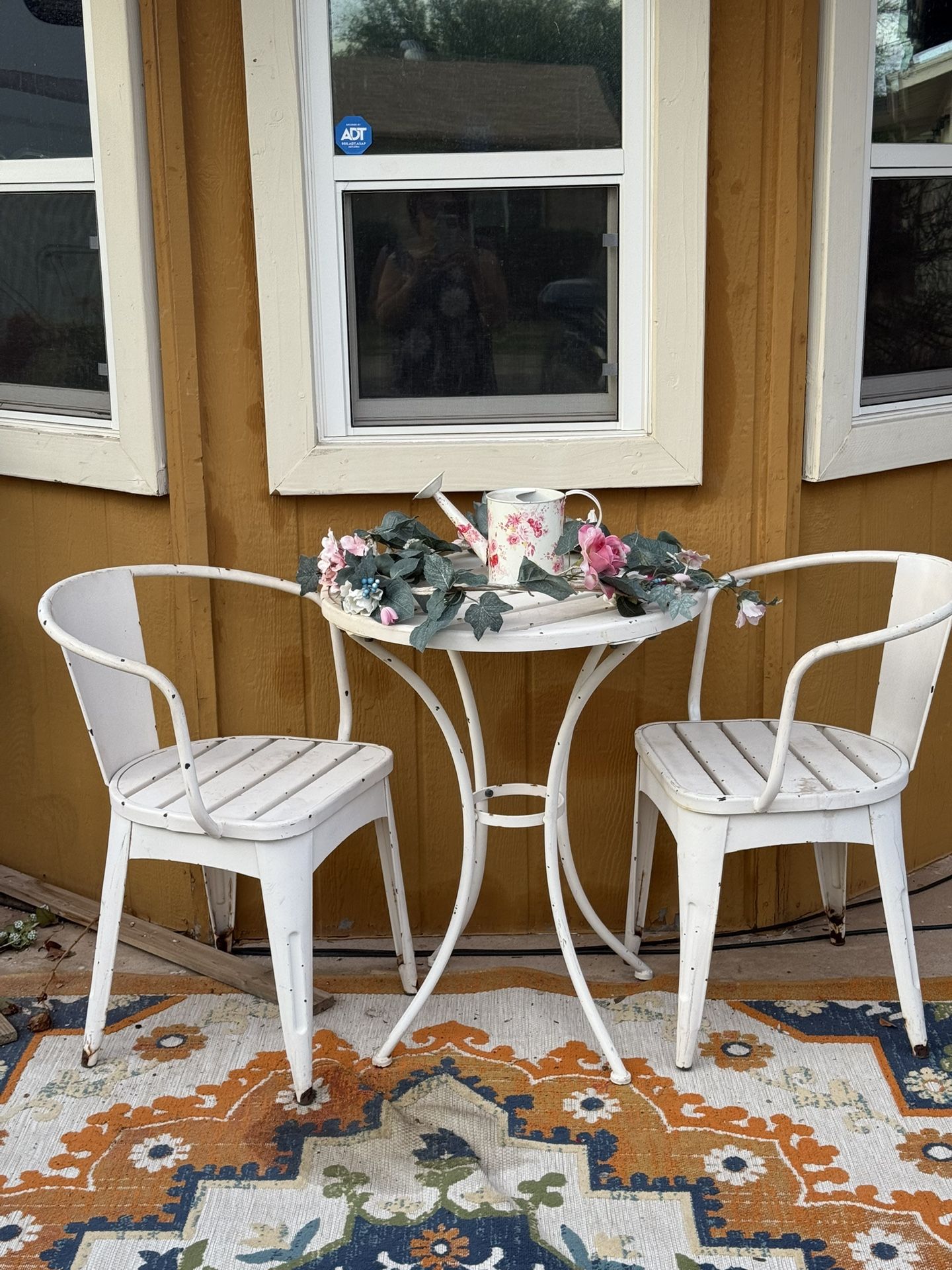 3-Pieces White Metal Outdoor Bistro Set, with Patio Bistro Round Table, for Backyard, Garden