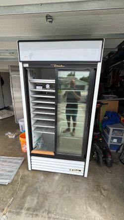 Commercial refrigerator