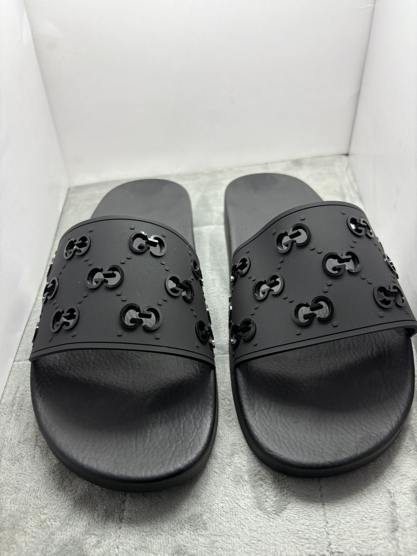 MENS GUCCI SANDALS SIZE 9