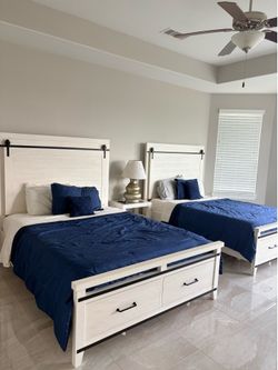 2 Full Size Beds