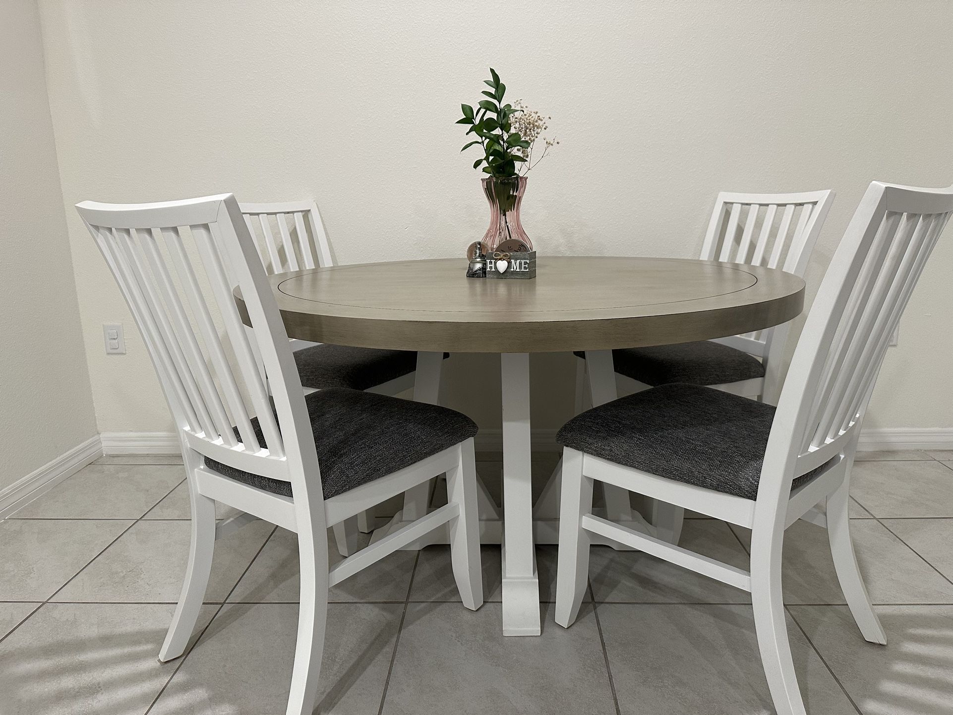 Round Dining Table Set with 4 Chairs 
