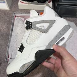 Jordan 4 White Cements 