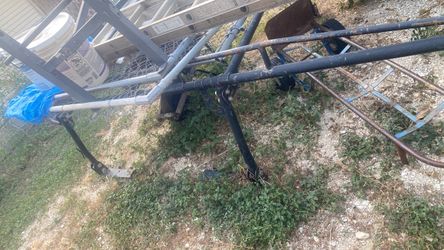 Universal roof rack