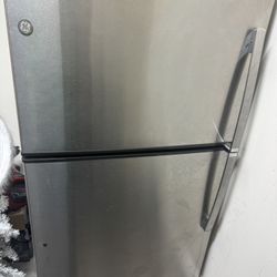 Like New Refrigerator stainless steel 