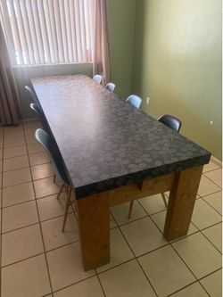 Dinner table 9.5 ft