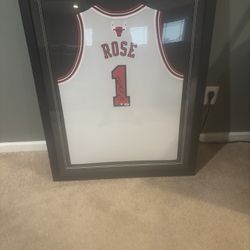Derrick Rose Autographed Jersey 