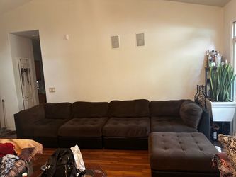 Tengo esta sala ala venta es en en forma de ele pero no tengo espacio para formarla