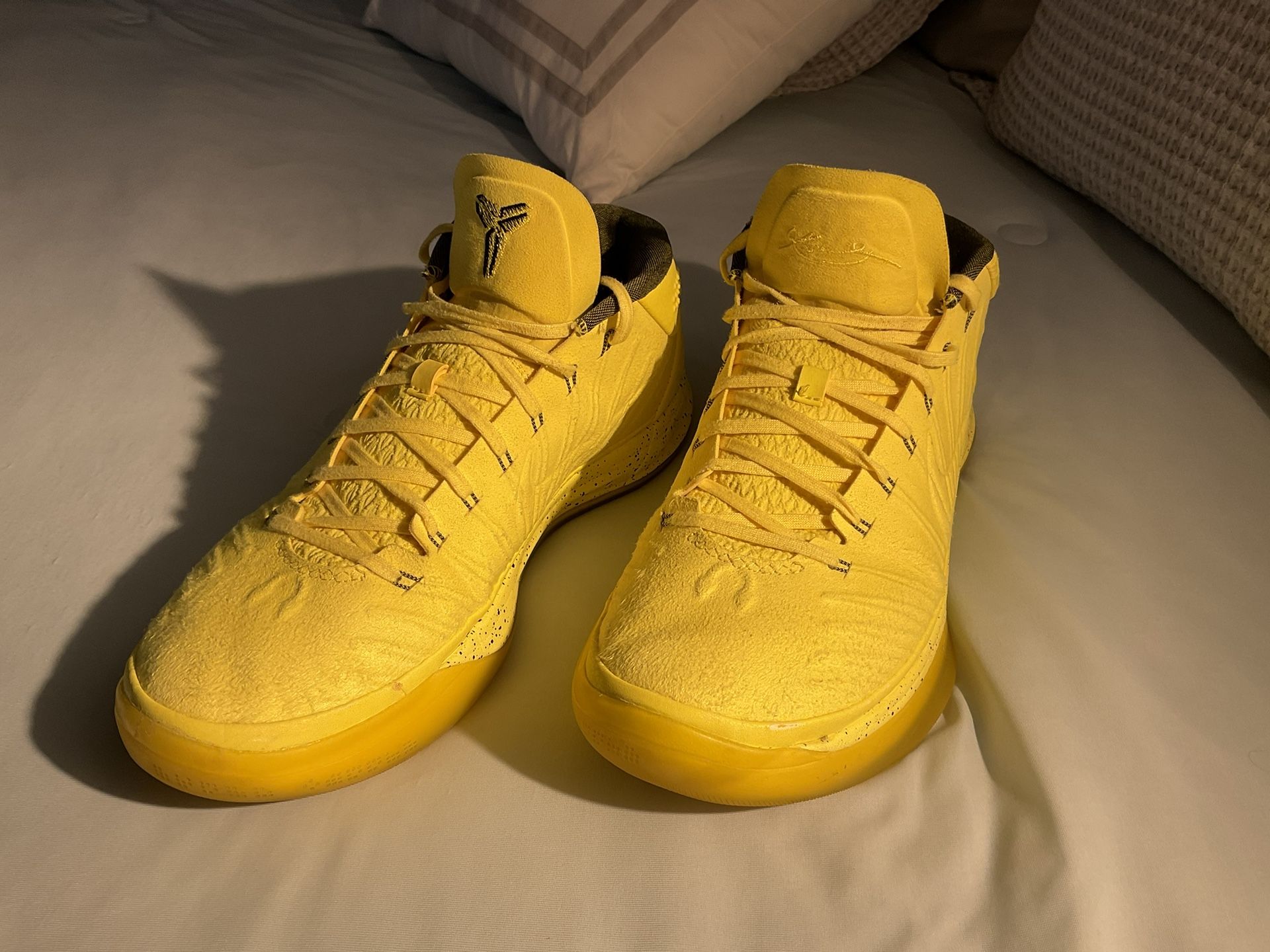 Nike Kobe Mid 'Optimism' Men's (Preowned) No Original Box