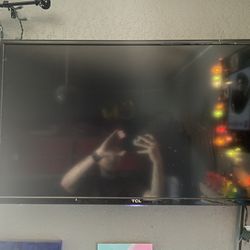 TCL Roku TV 29” with Wall Mount and Remote