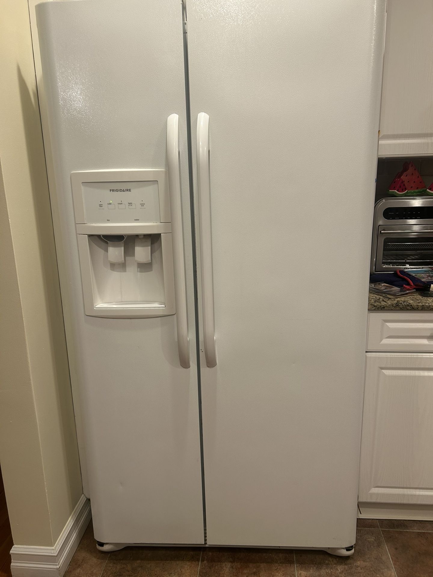 Frigedaire Refrigerator