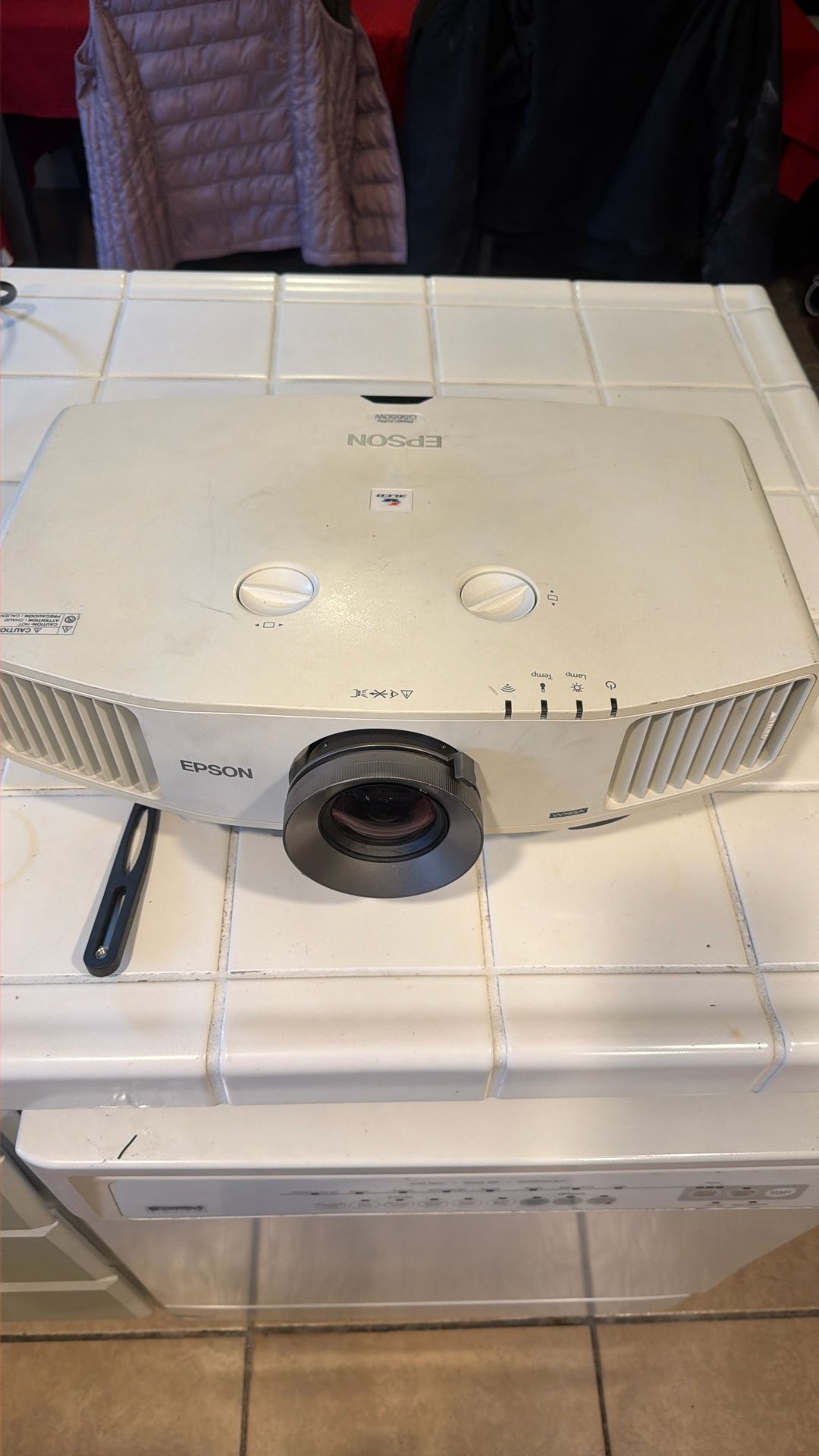 EPSON PROJECTOR SCREEN AND INFLATABLE SCREEN