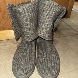 UGG Women Classic Knit Boot - USED NO BOX  VERY GOOD CONDITION SIZE 8 