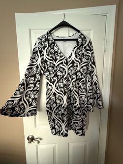 Venus dress size L