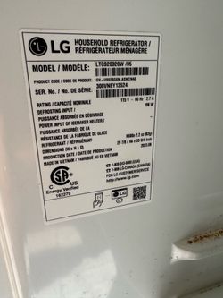LG 20 Cu. Ft. Refrigerator – Excellent Condition
