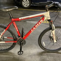 Jamis Durango. 21 Speed Medium Size Lightweight Aluminum Frame With Mechanical Disc Brakes And 26” Wheels 
