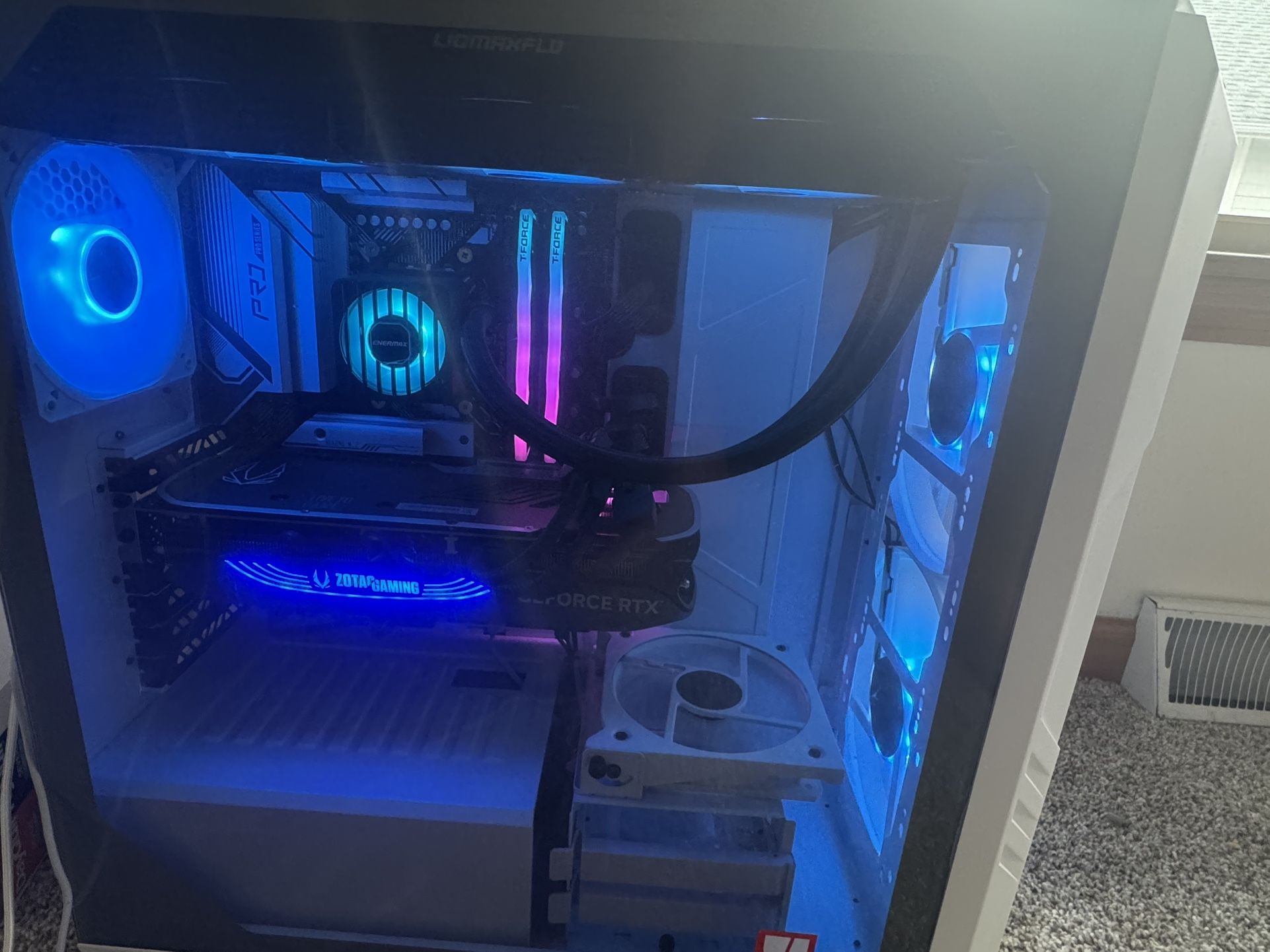 RTX 4080 Super Gaming PC + 27” OLED Monitor + Full Setup – MINT