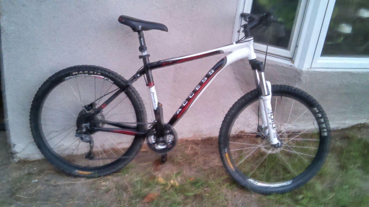 2011 access Raptor 1.0 mountain bike