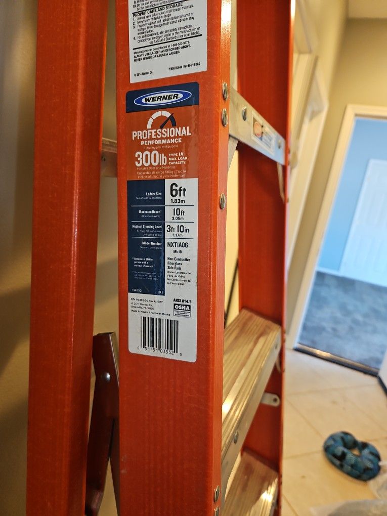 Warner 6ft Fiberglass Ladder