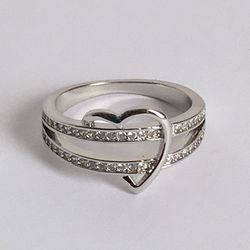 PRETTY LADIES RING SIZE 7