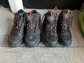 Men Sketchers Hiking Boots