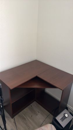 Computer corner desk