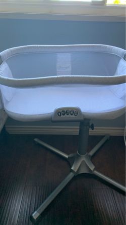 Halo Bassinest Swivel Sleeper with night light, vibrate, music