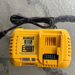 DEWALT 20V MAX / 60V MAX FLEXVOLT Lithium-lon Fan Cooled Fast Battery Charger