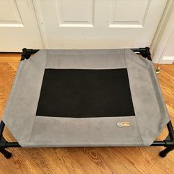 Elevated dog bed and mat