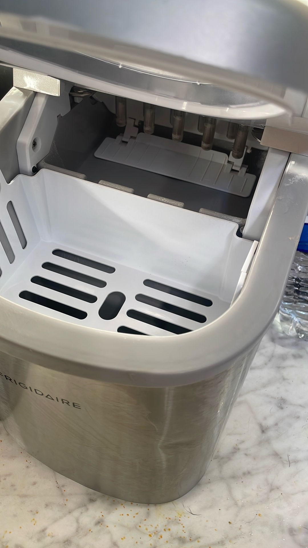 ICE MACHINE