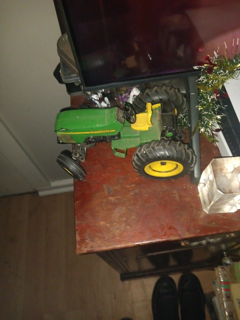 John Deere Metal Tractor