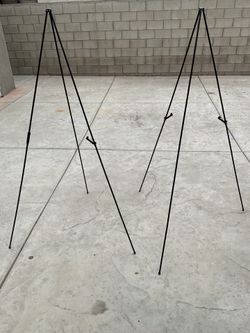 Brand new easel stands only used once Great for parties, baby shower’s, weddings $20 for both