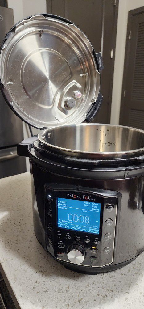 Instant Pot Pro 10-in-1 Pressure Cooker 6 Quarter Black #1102 for Sale in  Murfreesboro, TN - OfferUp