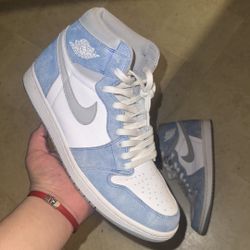 Jordan 1 Hyper Royal Size 12 