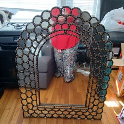 GORGEOUS MIRROR