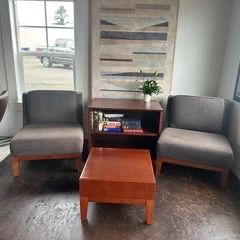 Bernhardt Chair Set With Table