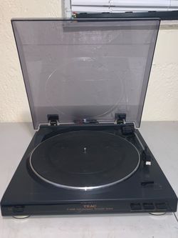 TEAC P-A688 Full-Automatic Belt-Drive Turntable System