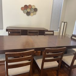 8 Seater Dining Table And Buffet