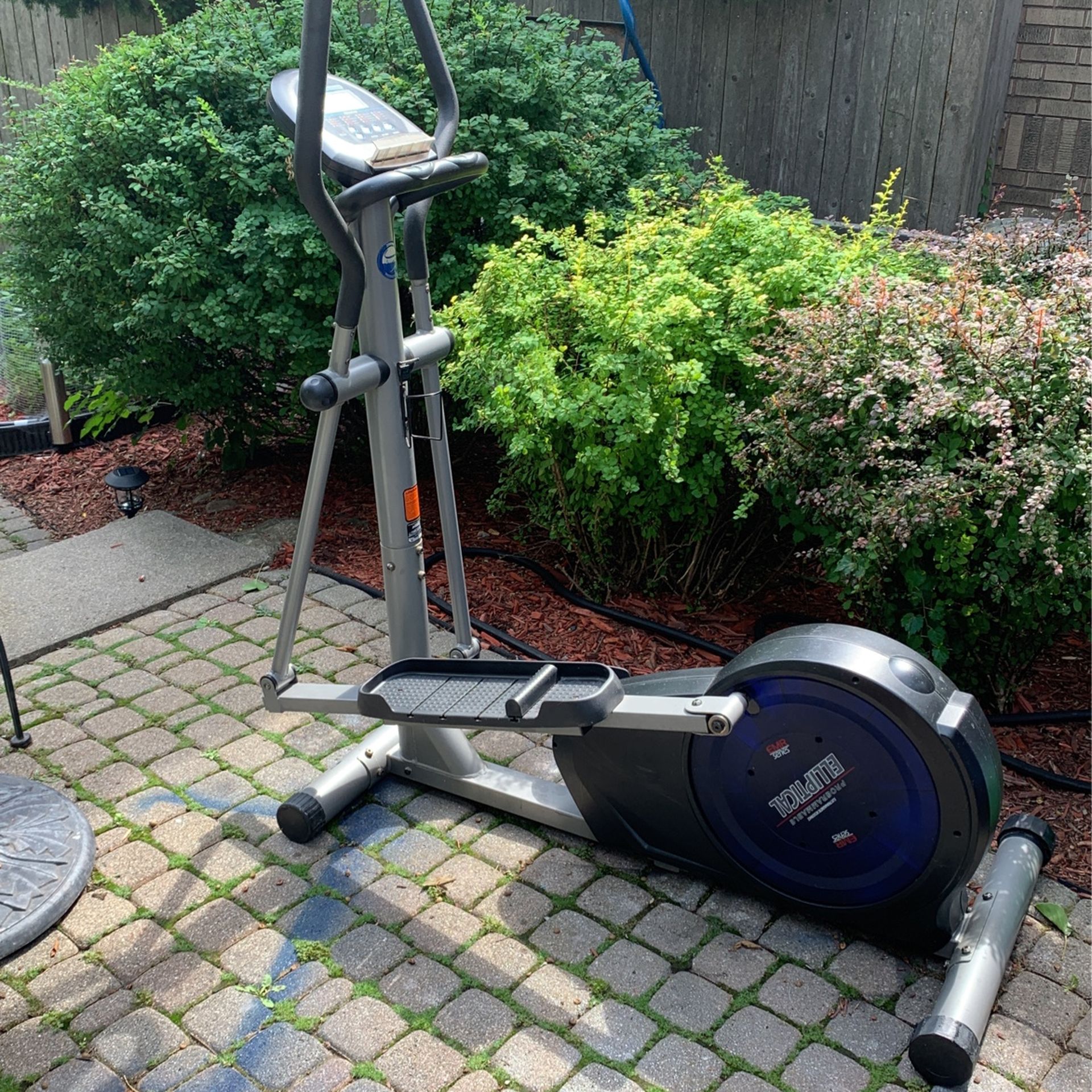 Exercise machine Elliptical
