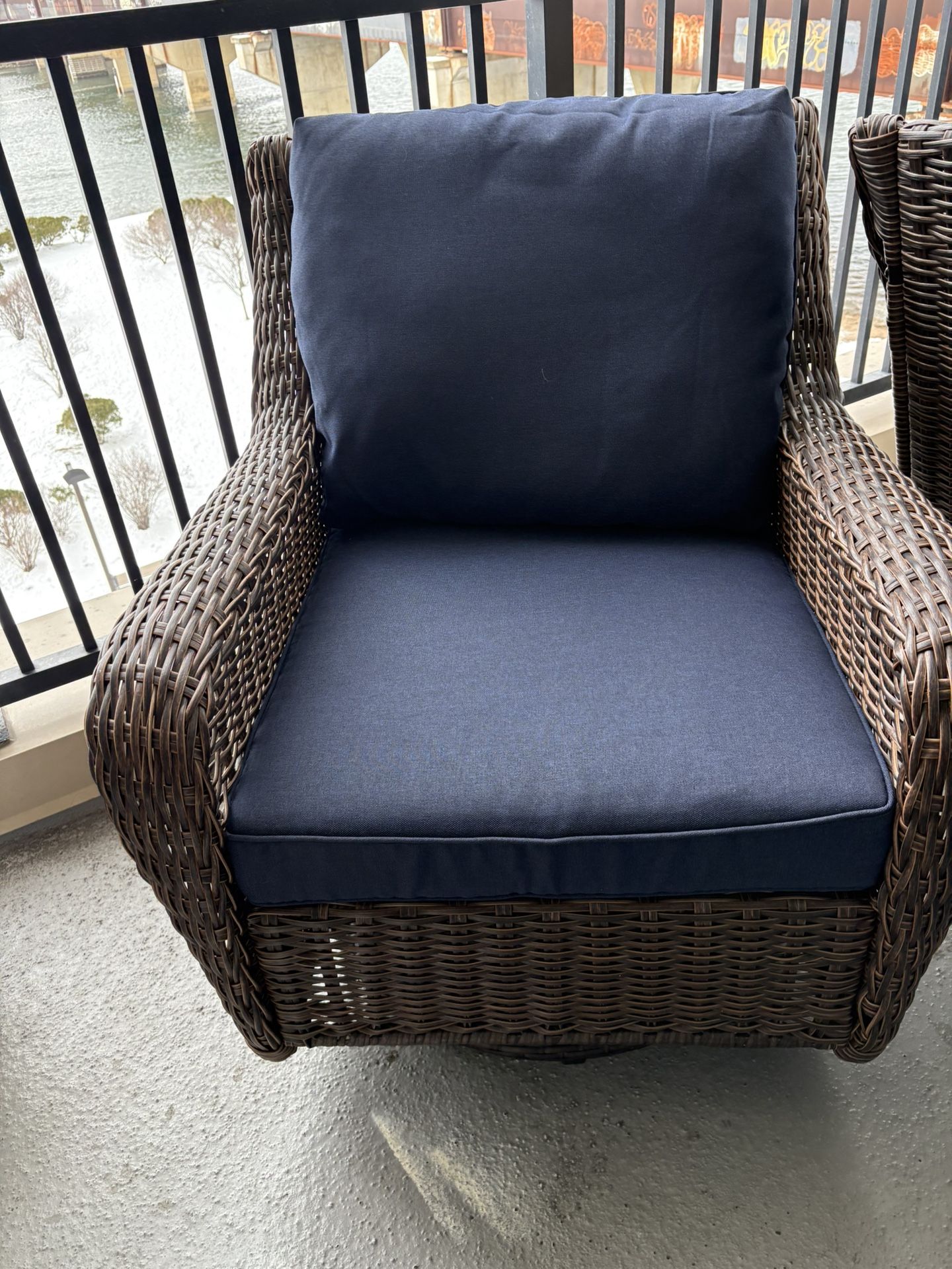 Wicker Outdoor Rocking Chair Patio Swivel Chair with Blue Cushion Or BO