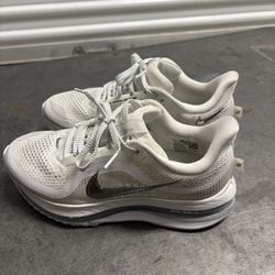 Pegasus Zoom X  Size 6.5w