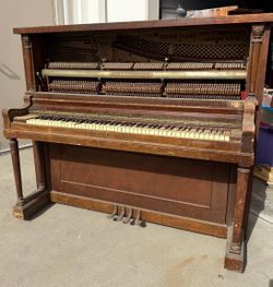 Crown Geo P Bent Piano