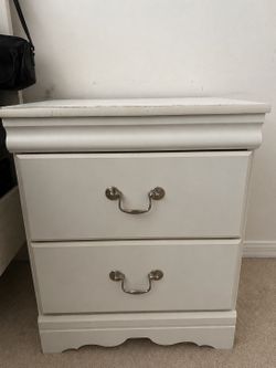 $300 - 3 piece Queen Sized Bedroom set - Bed, nightstand, dresser OBO