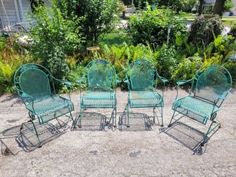 Nice set of 4 patio spring chairs with armrest.