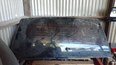 Chevy tahoe 92 to 99 back glass and the back tail gait