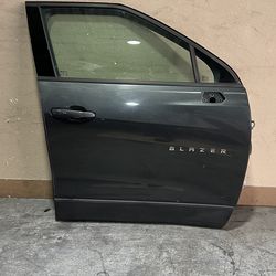 (84) 19-25 Chevy Chevrolet Blazer Right front door 2019 2020 2021 2022 2023 2024 2025