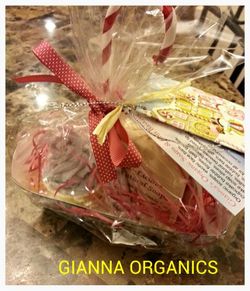 Xmas organic trio gift set organic soap, mini cupcake bath fizzy and Beeswax lip balm
