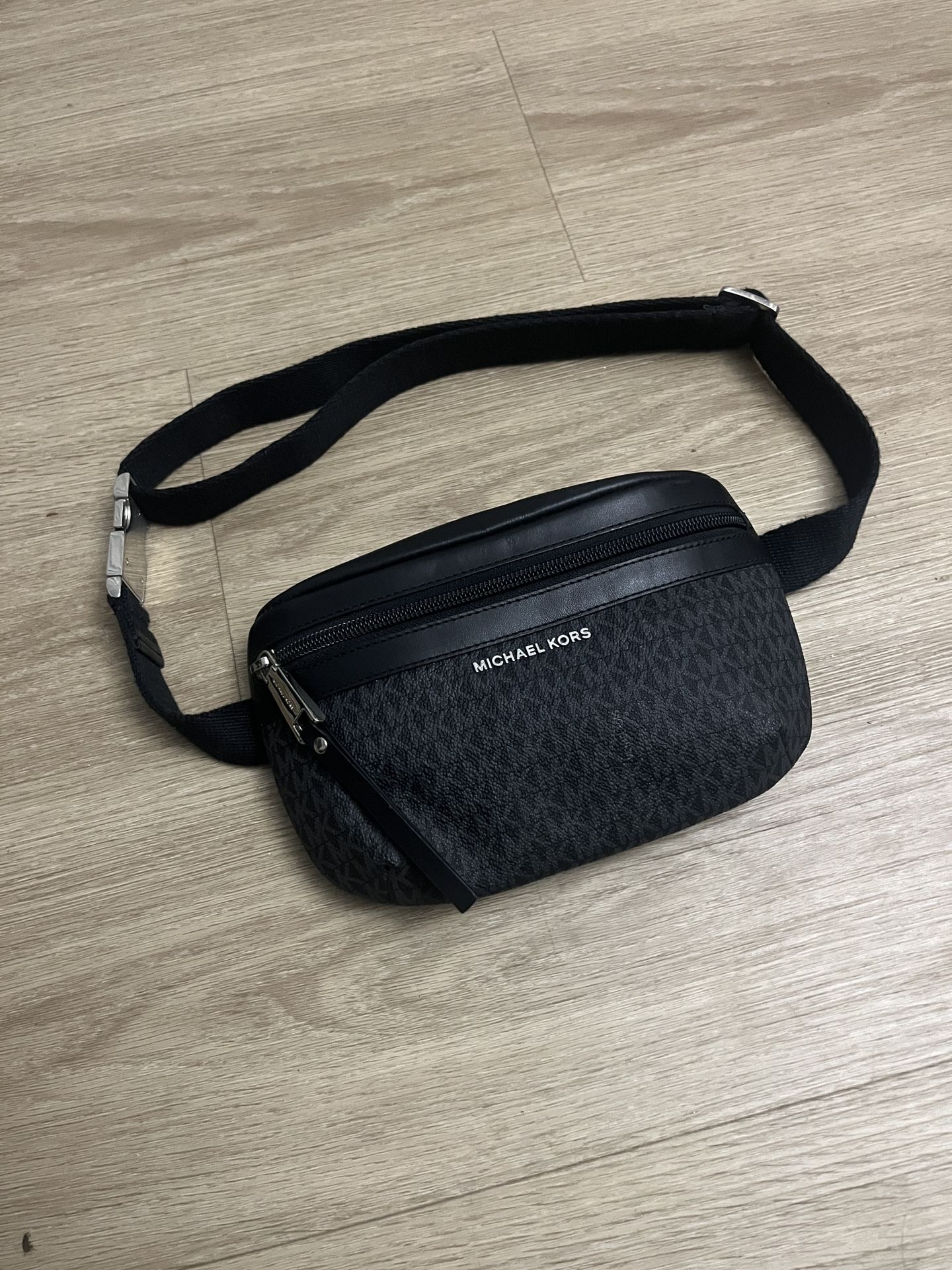 Michael Kors MK Mott Logo Belt Bag / Fanny Pack - Like New