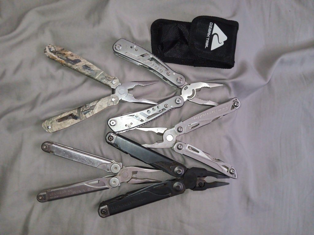 Lot Of Multi Tool Knives