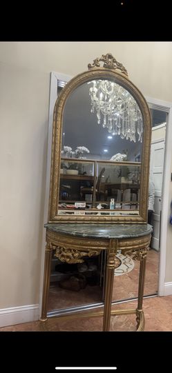 Gold Mirror And console