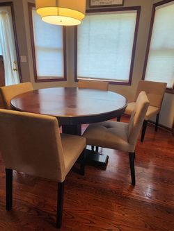 Crate & Barrel Pedestal dining Set 1 Table & 5 upholstered dining chairs